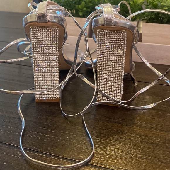 Brand new heels never worn - Picture 4 of 6